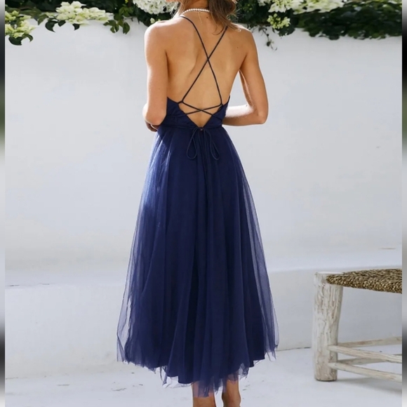 Backless Crisscross Sleeveless Midi Dress - Picture 2 of 4